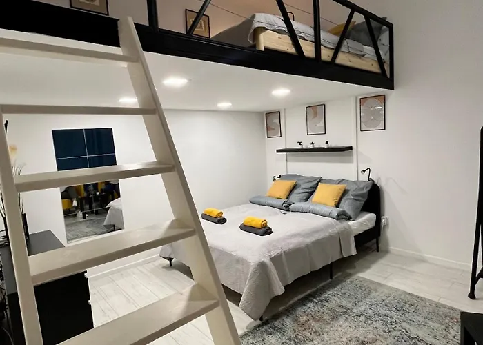 West Station Gallery - Free Parking, Cozy Home, Perfect For Families