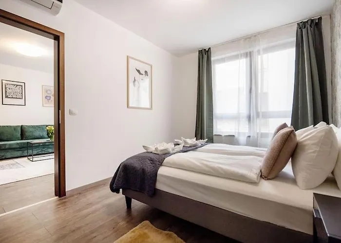 Stylish Suite With Balcony In Central Budapest