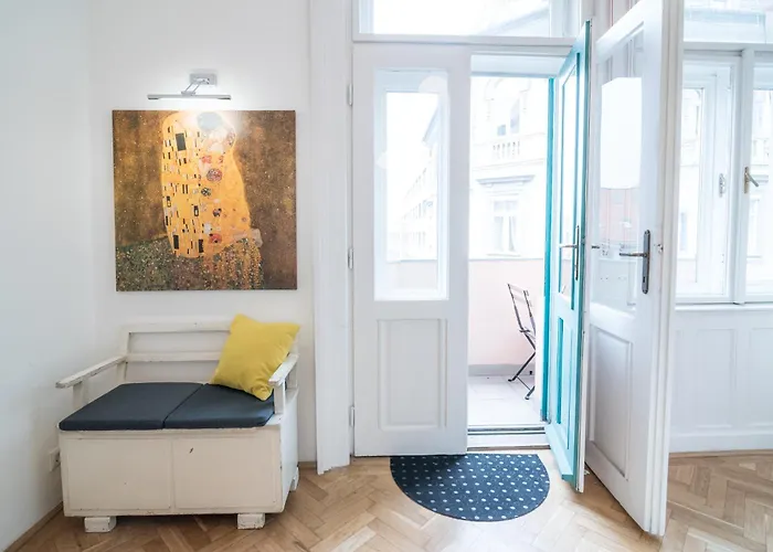 Newsunny Apartment At The Budacastle