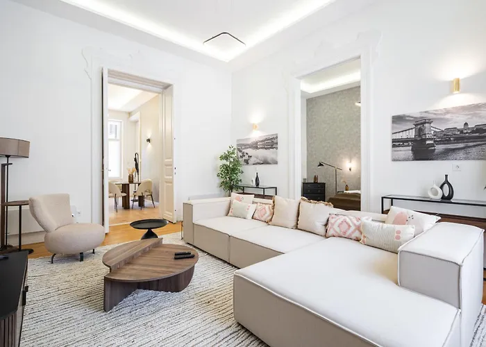 Crystal Cove 2-Bdr Apartment