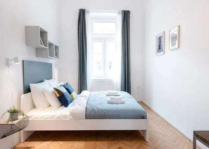 Excellent Central Location Lovely Home With Ac