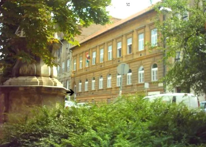 Season Hostel