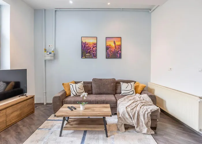 Explore Budapest From A Central Cozy Home & Sweet Retreat