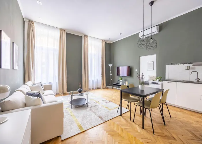 Charming & Cozy Central Elizabeth Apartment