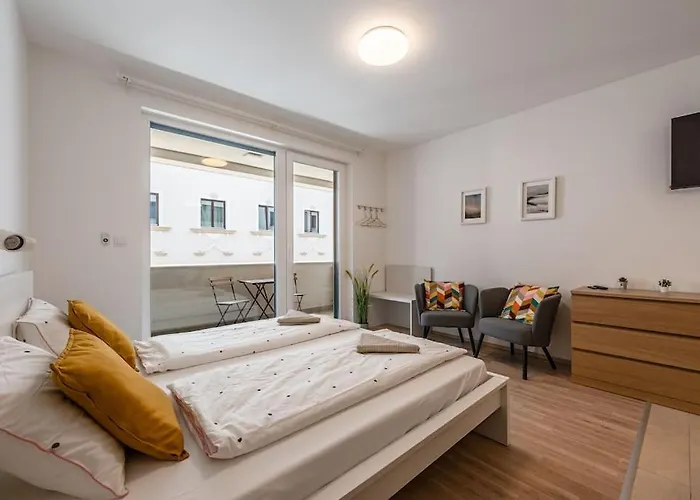 Big Condo With Garage & Balcony & Ac & Lift
