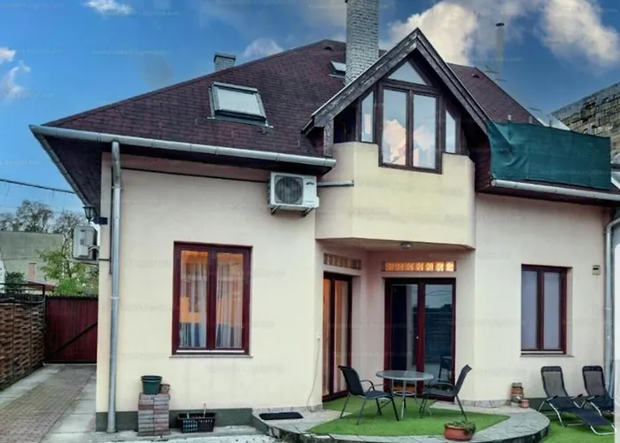 Achilles House