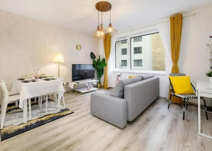 B101 - Liberty Bridge Lovely Home With Free Parking