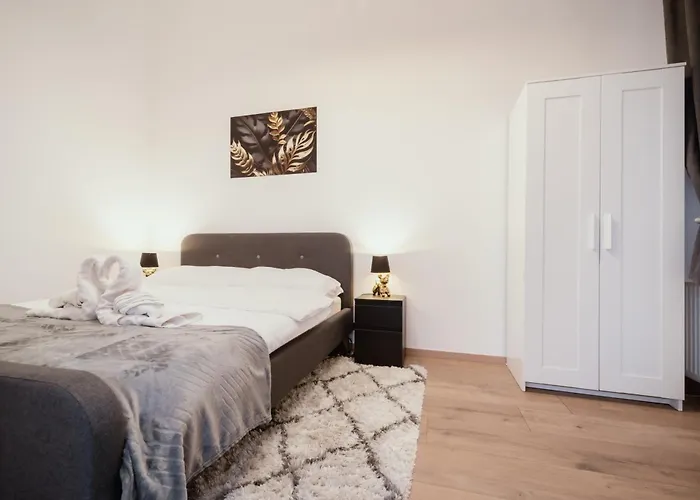 Modelia Apartment At Gellert Square