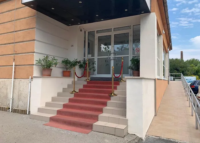 Only 15 Minutes To City Center, Free Secure Parking