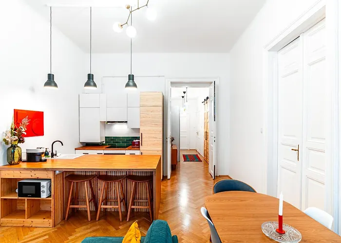 Eclectic Downtown Apt On Kiraly Street, Calm And Central