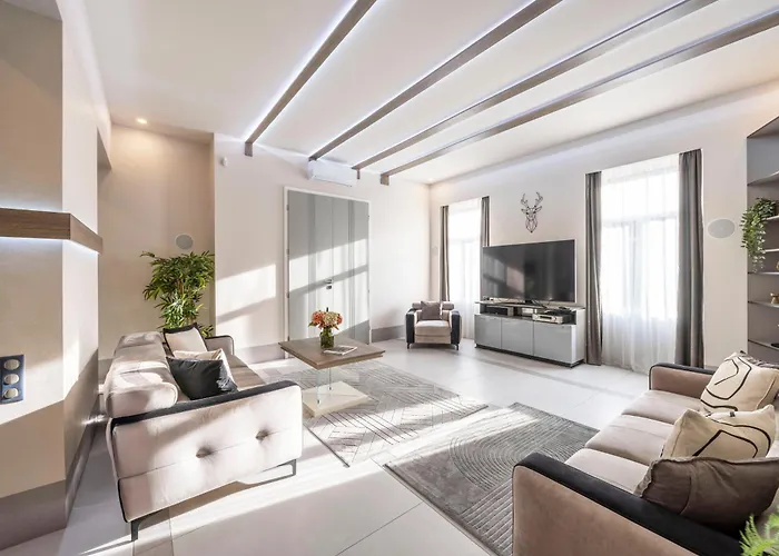 Luxurious High-End Grand Suite On The St Stephen Road