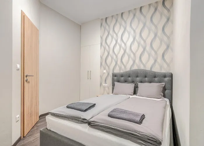 Akacfa-A13 Center 2 Bedroom Apartment
