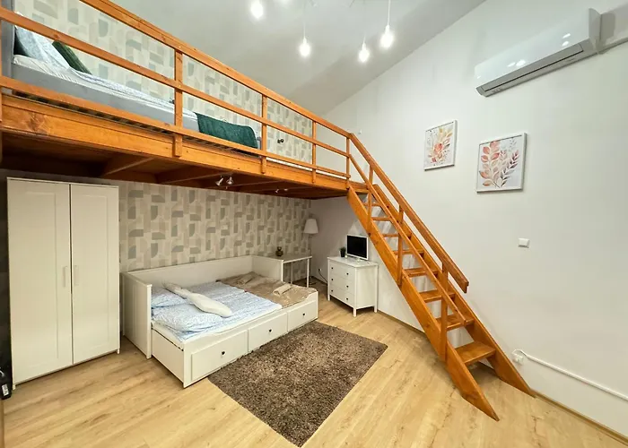 Nepszinhaz Apartment With Ac