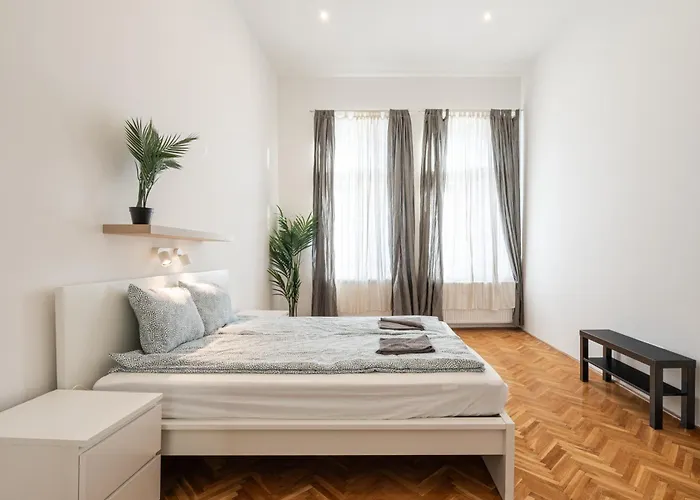 Luxurious Downtown Family Suite