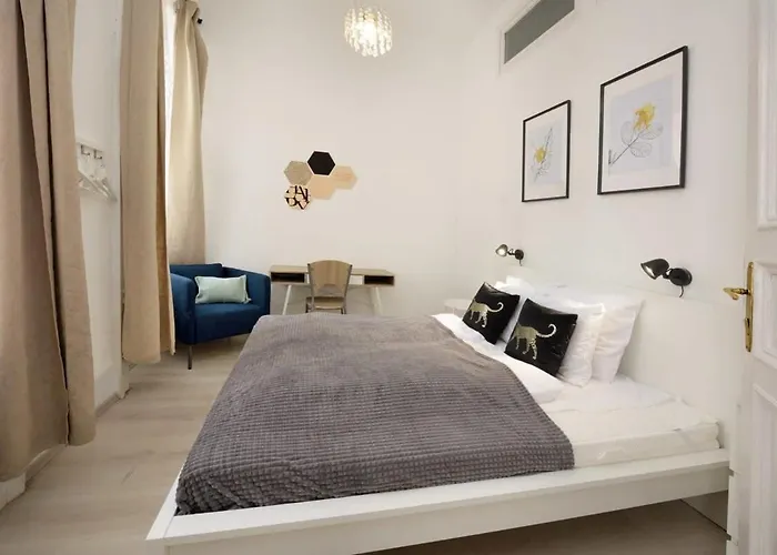 Central Large Cosy Apartment