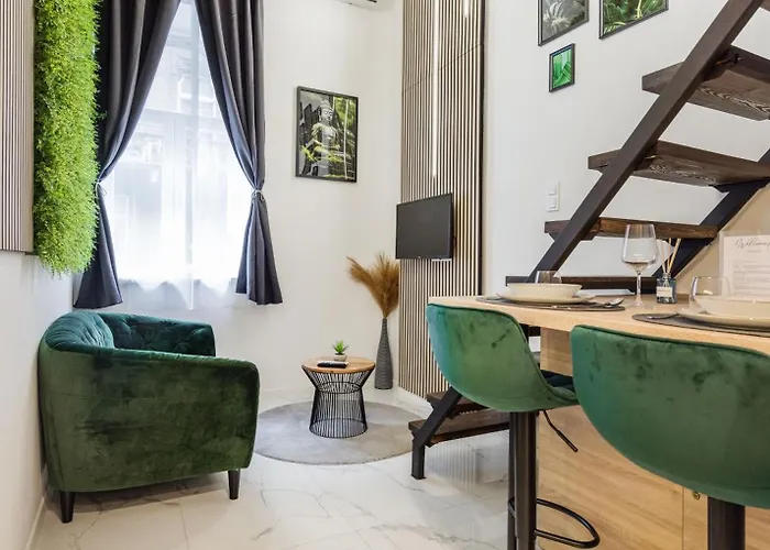Modern Downtown Oasis