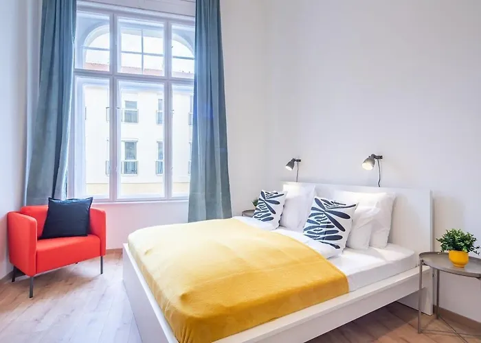 Very Central - Large Ac Studio