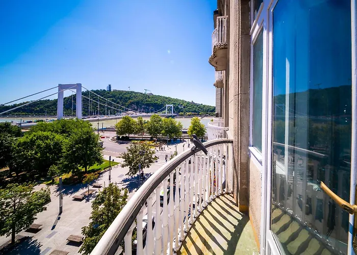 Budapest Riverfront Lux
