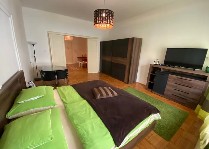 Holiday Apartments & Rooms Next Danube Promenade
