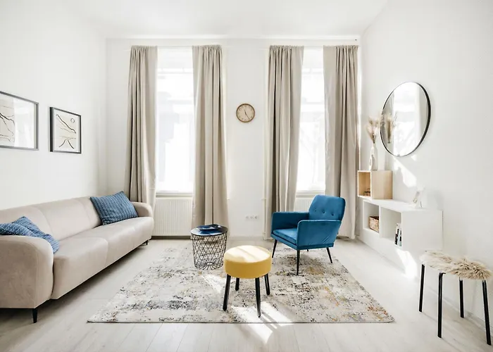 Bright And Cozy Urban Getaway
