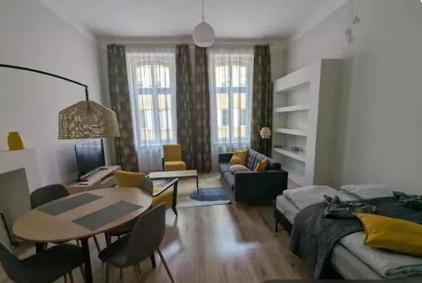 Cosy Castleside Apartment