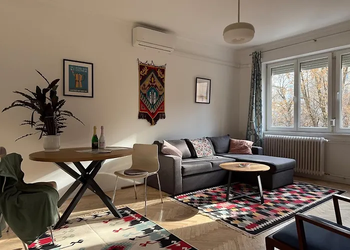 Buda\'S Crib Apartment