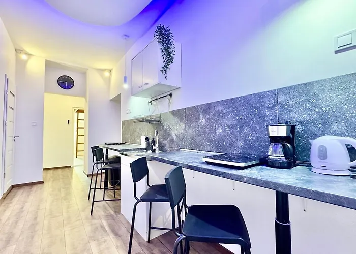 K87 Central Renovated 6Br