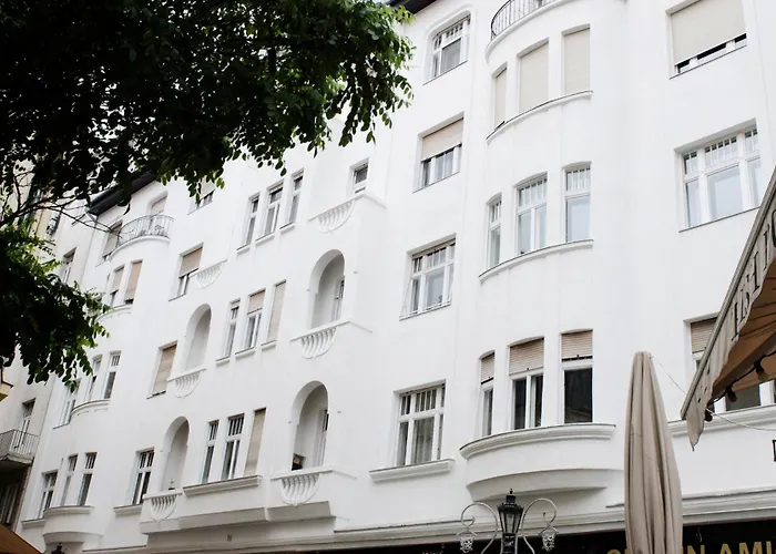 Luxury Apartment By Hi5 - Best Location 3-Br
