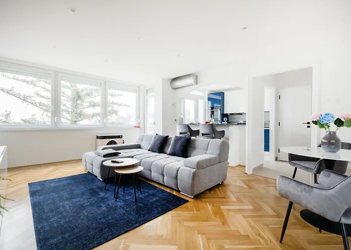 Tranquil Hideaway On Gellert Hill With Parking