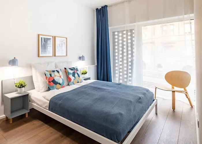 Spacious City Oasis - Modern Design