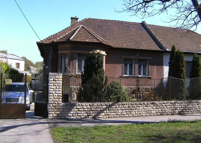 Haus in Budapest mit Garten