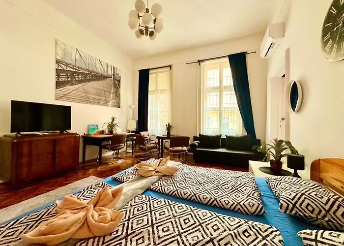 Semmelweis Lodge