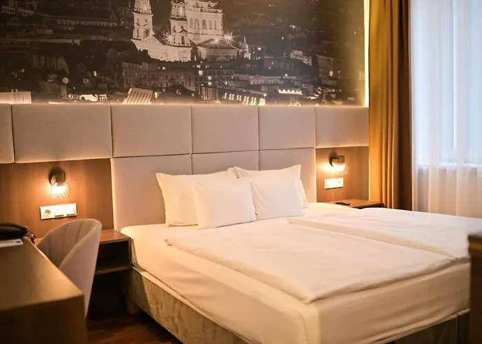 12 Revay Hotel