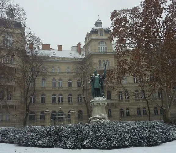 Flat On Andrássy Avenue