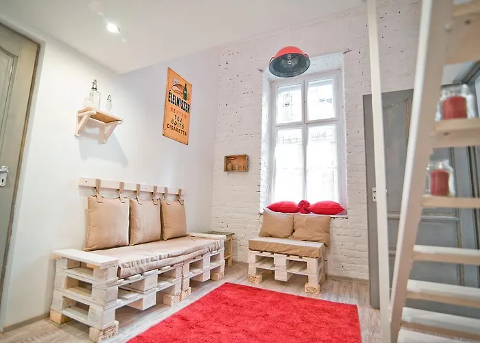 Vintage Downtown Apartment