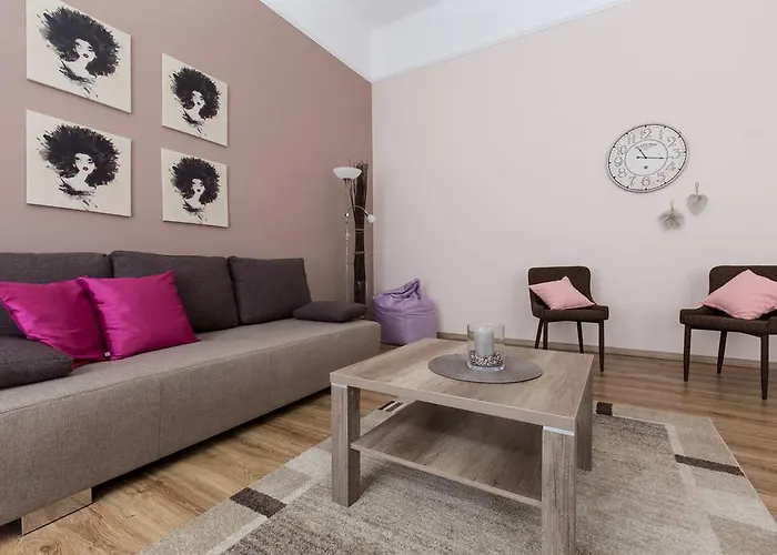 Bpm: Dob70 Classic Apartment In Downtown