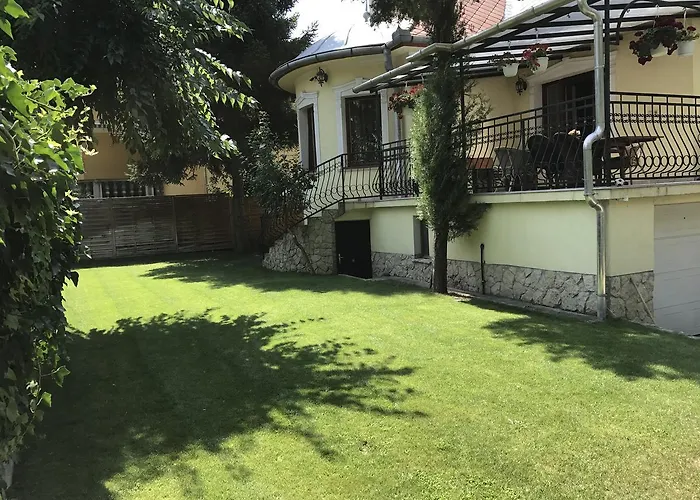 Palma Villa In City Park Budapest - Semi Suteren