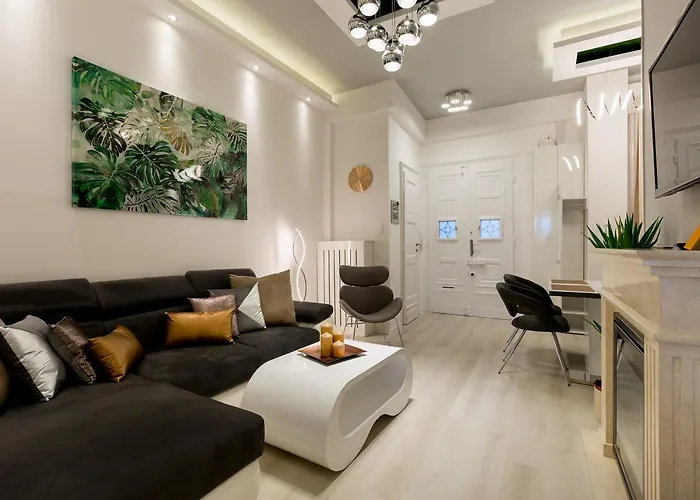 Luxury Dream Home In The Absolute Center