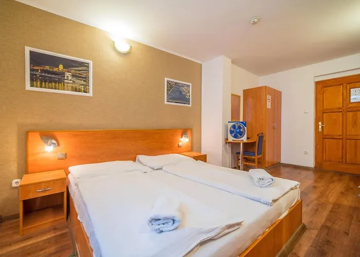 Easy Star Hotel