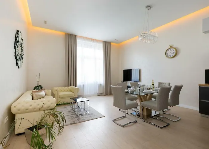 Grand Designer Dream Home In The Center W 3Br/3Bath