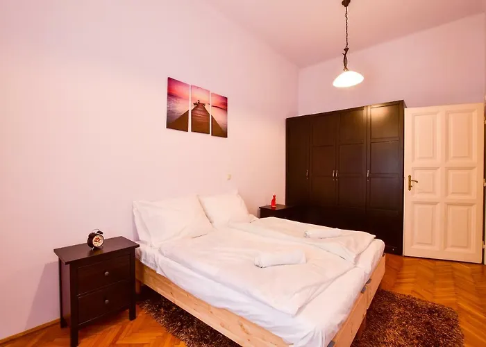 Carpathia Apartment At The Famous Vaci Street