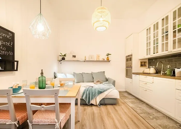 St Stephen Boulevard Apartment Next To Danube