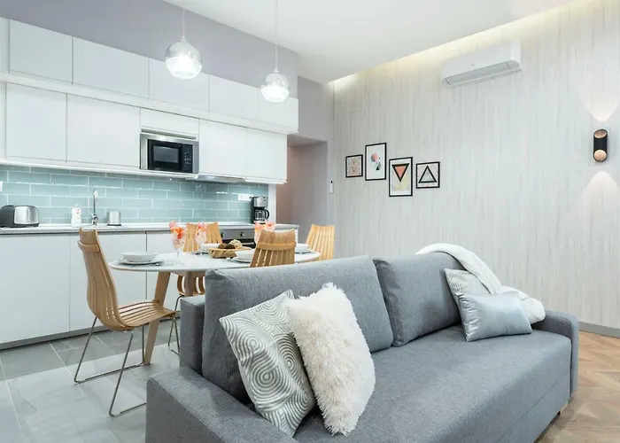 Modern 2 Bedroom Apartment With Free Airport Transfer