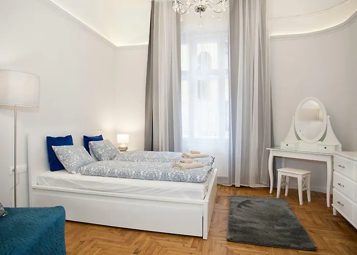 Amanda Astoria Apartment