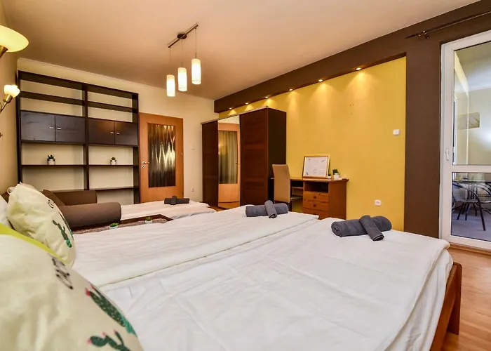 Cappuccino Apartment With Balcony And Free Parking