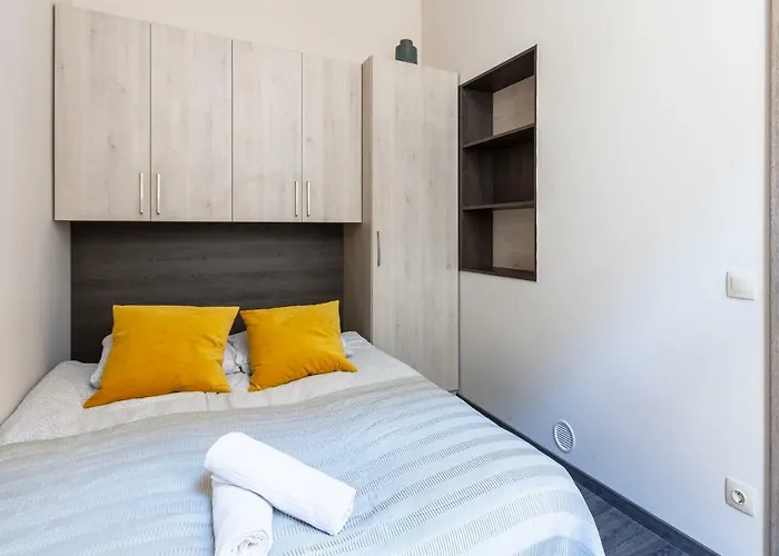 Deluxe Downtown Home 2 Bedrm, 2 Bathrm
