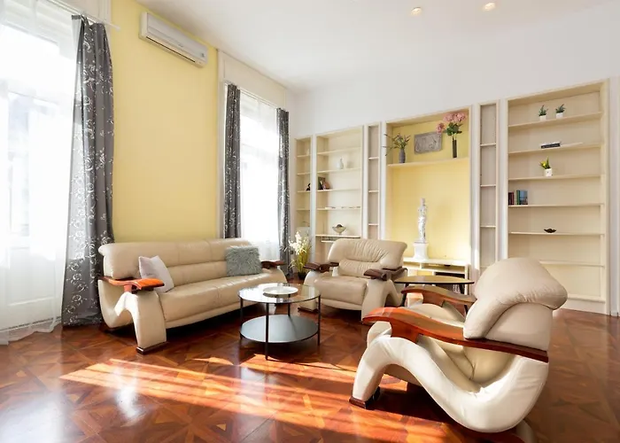 Luxury Central Apartment