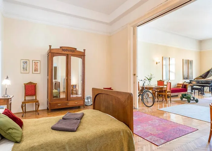 Stunning Spacious Art Nouveau Apart , Grand Piano