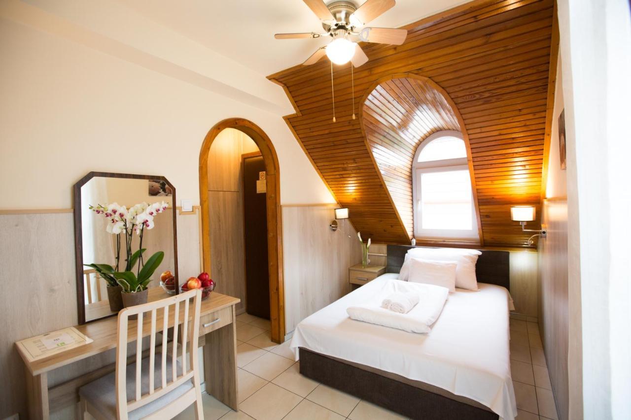 Passzio Panzio Pensionat 3*