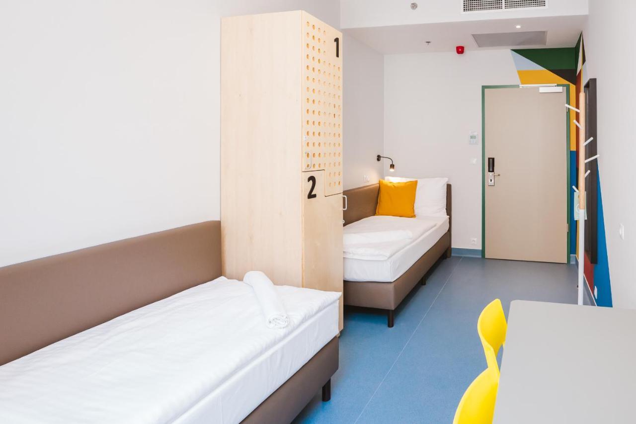 Hostal Maverick Athenaeum *